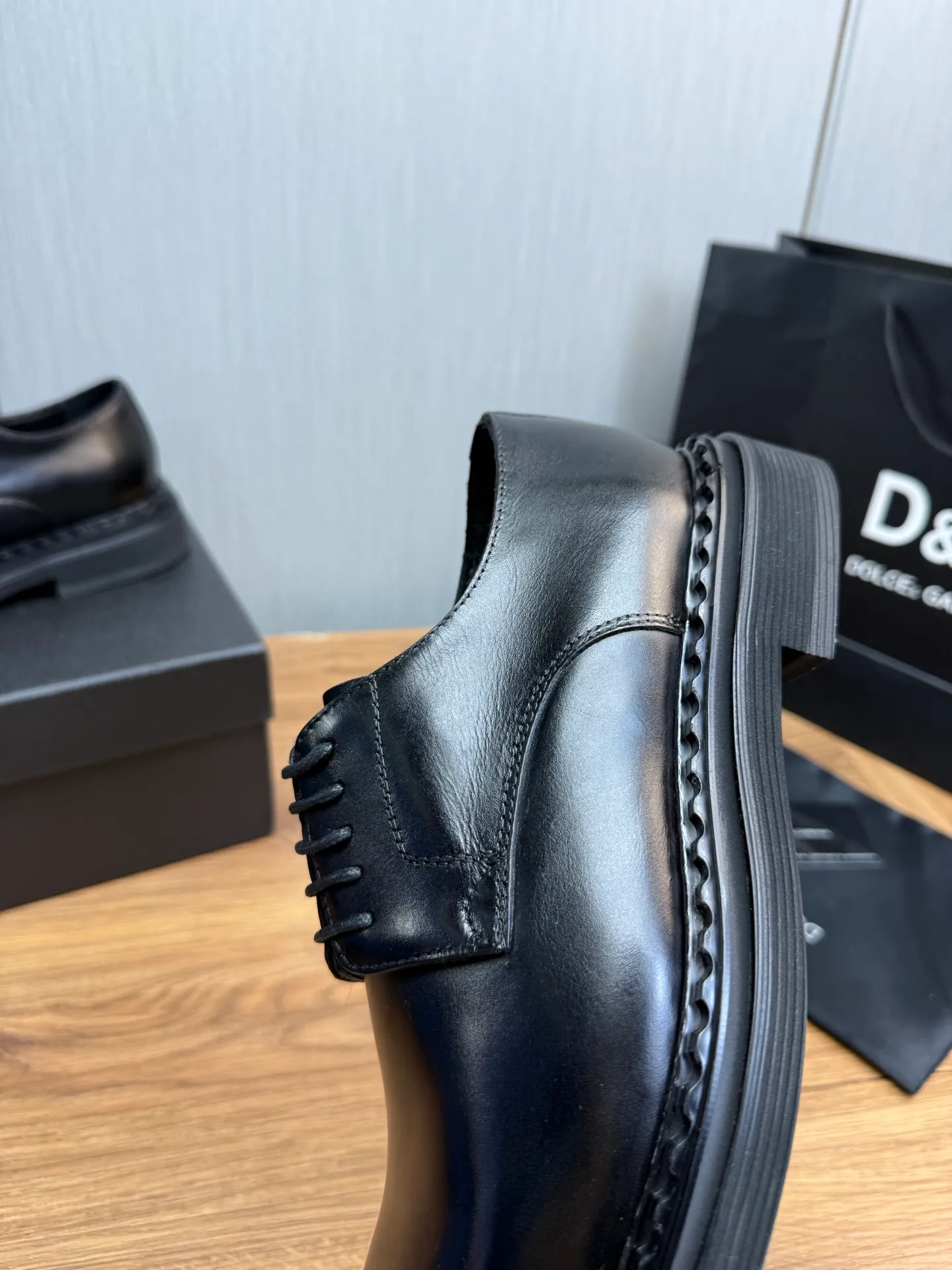 Men's shoes 💰900💰 DG. Men's casual lace-up leather shoes, the latest hot style 🔥 1:1 original purchase quality, top quality goods ⬆️The upper is imported open-edge beaded cowhide, cowhide, and cow suede. The hand-made three-dimensional stitching highlights the round toe design. The inner foot pads are all imported cowhide, with the original wear-resistant foam outsole, matching code 39-44, (38, 45 custom-made, non-returnable)
